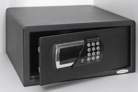 Villa Infinity Master Bedroom Safe